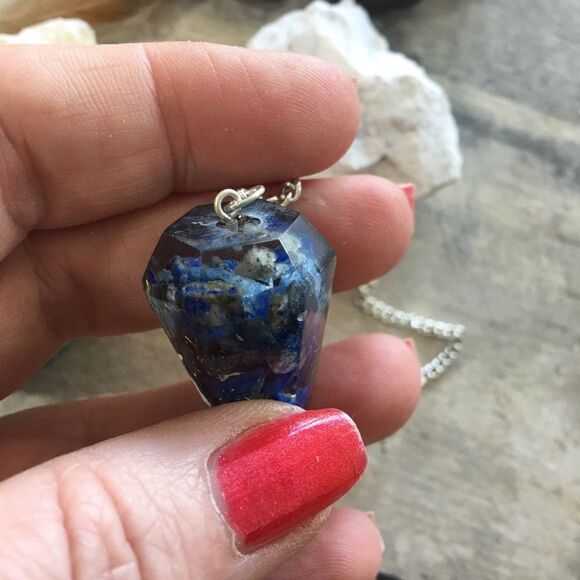 Orgone blue lapis lazuli gemstone pendulum - Picture 2 of 4